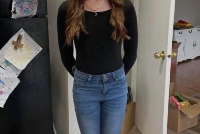 Thumbnail for 14-year-old teenager passed away after putting lamp on her … e