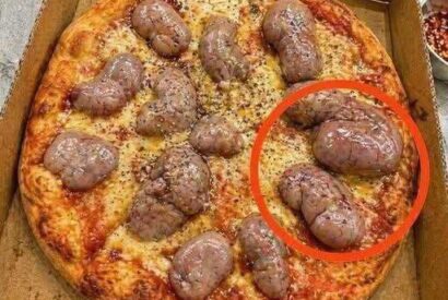 Thumbnail for I ordered a pizza in the evening. The delivery driver brought it to me.